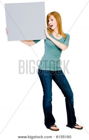 Donna mostrando Placard