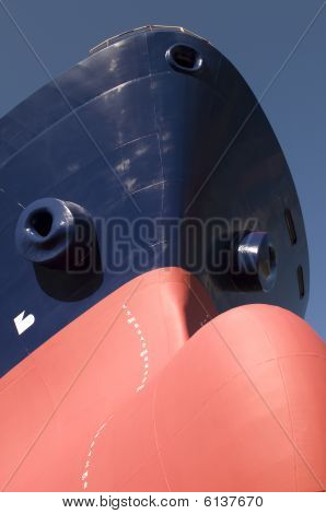 New building ships in shipyard