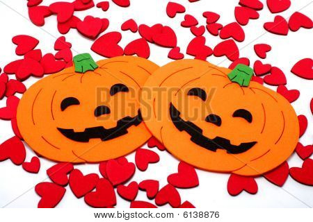 Abóboras de Halloween com pequenas corações