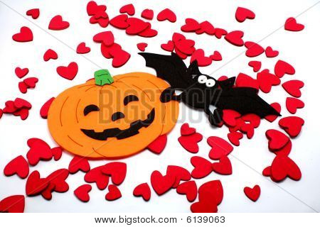 Abóboras de Halloween e morcego com pequenos corações