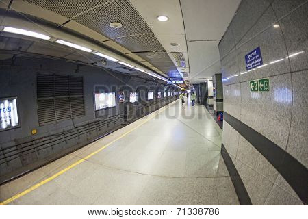 People At The Metro Station  In Delhi
