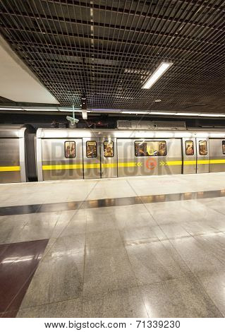 People At The Metro Station  In Delhi