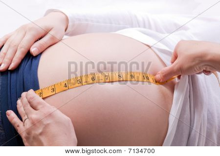 Medición de un vientre embarazado