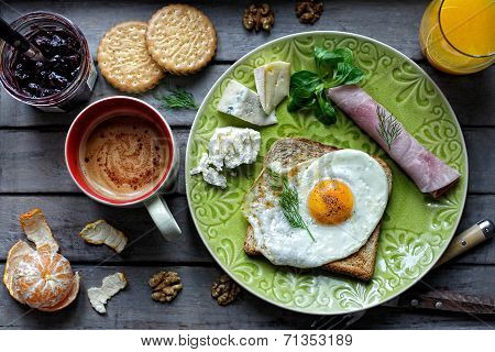 Breakfast on a green plate