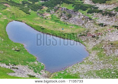 อัลไพน์ Brebeneckul ทะเลสาบบนภูเขาฤดูร้อน