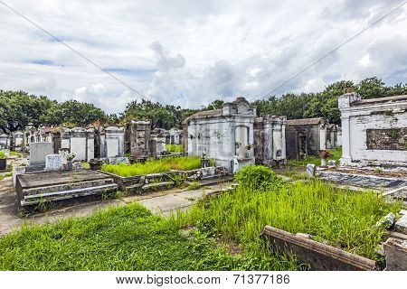 Lafayette Cemetery In New Orleans With Historic Grave Stones