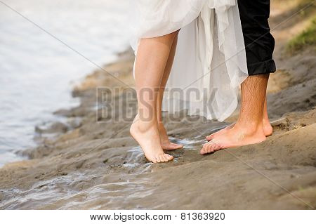 kissing couple on the beach
