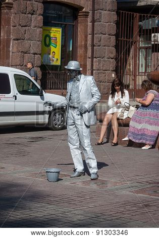 Ukraine, Kiev - May 27,2013: An Unidentified Busking Mime Performs On Khreshchatyk Street In Kiev