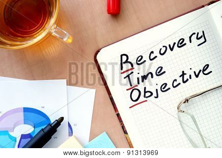 Notepad with word RTO recovery time objective concept.