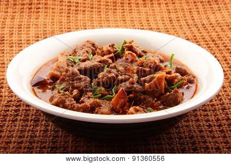 Meat curry dish