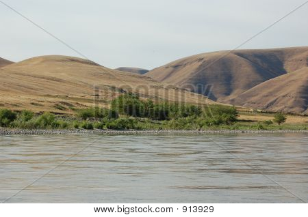 Çöl Nehri boyunca