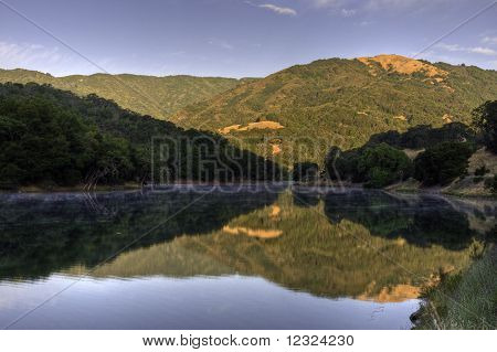 Zonsopgang op Almaden Reservoir