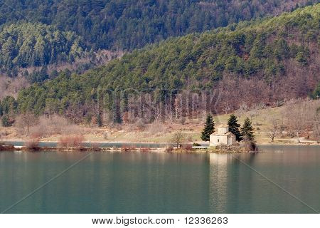 Kirchlein im See