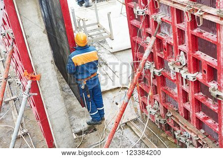 Worker disassemble falsework construction