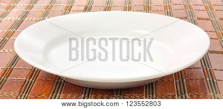 The Symbolic White Dishes On A Bamboo Litter