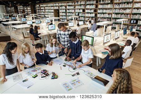Electronic Experiment Observation Physics Study Concept