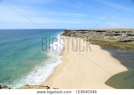 Praia do giraul, no desrto do Namibe em Angola