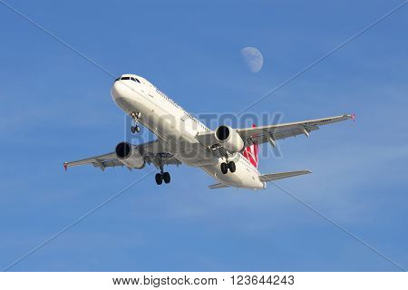 ST. PETERSBURG, RUSSIA - FEBRUARY 17, 2016: Airbus A321-231 (TC-JMH) Turkish Airlines on approach to Pulkovo airport