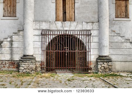 Den historiske synagoge blev bygget i 1851 i Klimontow. Polen