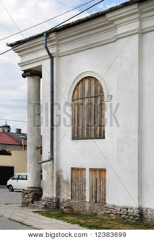 Den historiske synagoge blev bygget i 1851 i Klimontow. Polen