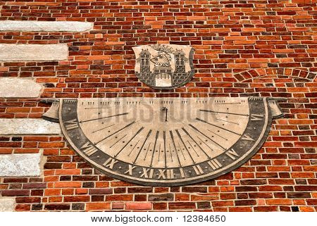 Sonnenuhr - Altes Rathaus in Sandomierz, Polen. Das Rathaus wurde im XIV Jahrhundert bauen und die zu