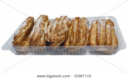 Vier eclairs in de plastic behuizing geïsoleerd over white