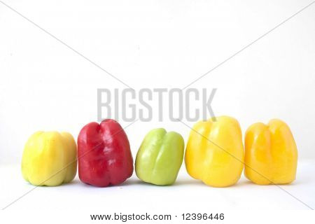 Grupa bellpeppers czerwony, zielony i żółty