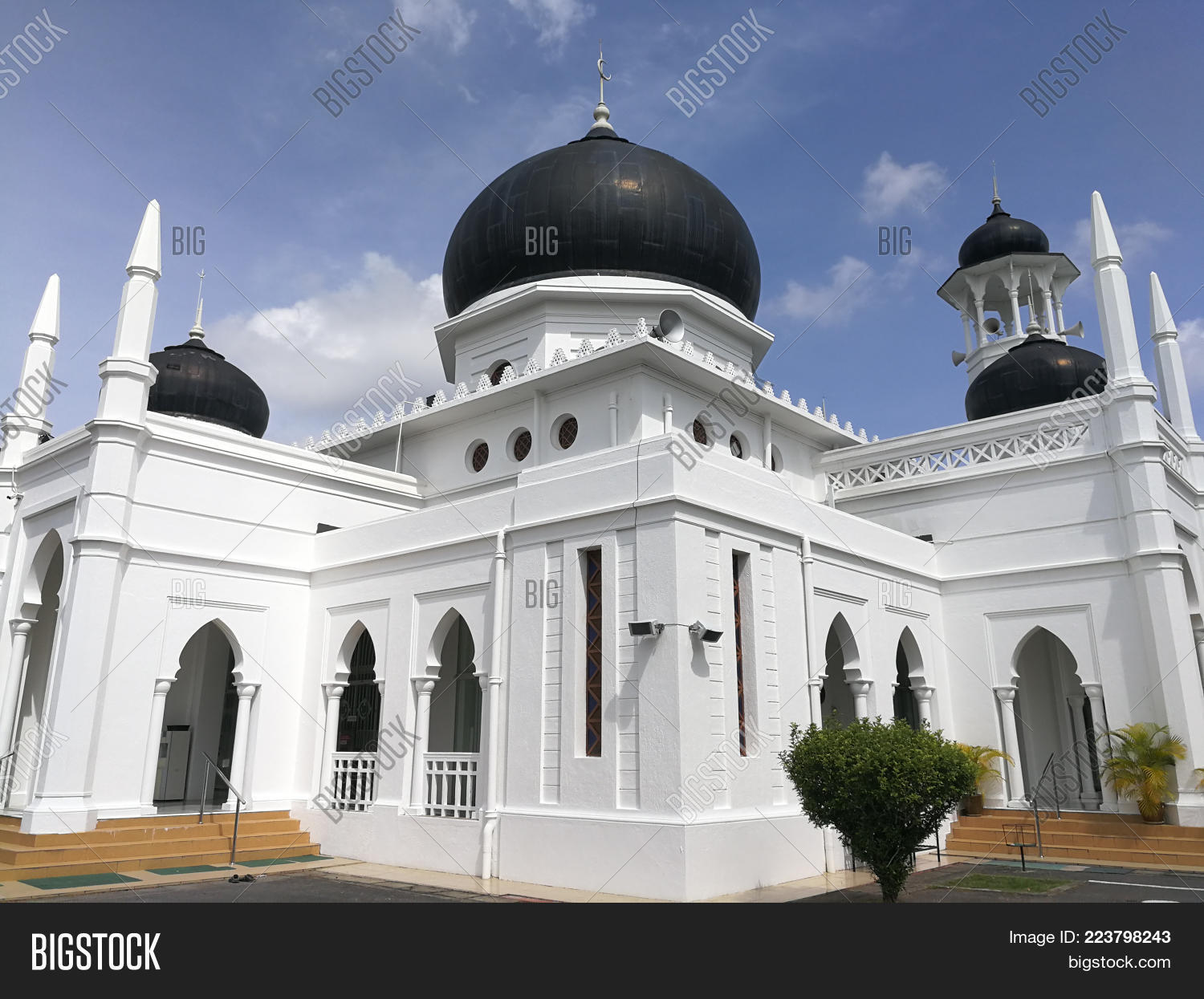 Alwi Mosque Landmark Image Photo Free Trial Bigstock