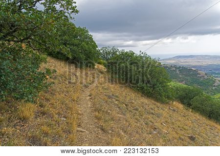 A path along the slope of the Tokluk Range. Crimea. Early September, a cloudy day.