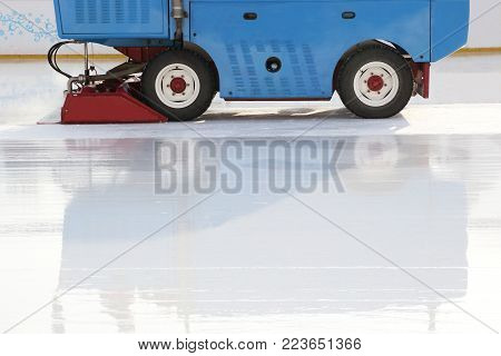 special machine ice harvester cleans the ice rink