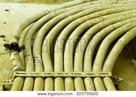 vintage cable bunch in yellow in cintage style