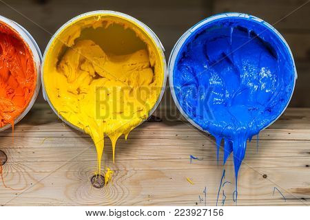 Yellow Color Of Plastisol Ink Flowed Out Of The Barrel
