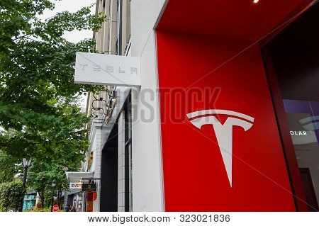 Seattle,wa/usa-9/15/29: The Exterior Of A Tesla Car  Dealership.  Tesla, Inc. Is An American Automot