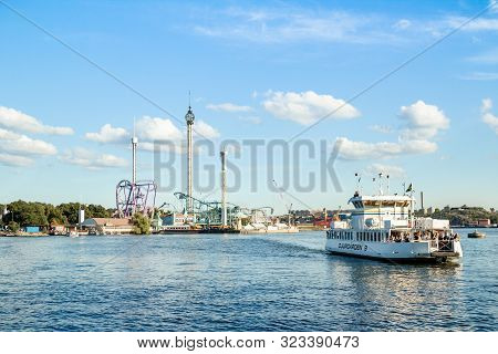Sweden, Stockholm - Circa Aug 2013: Marina In Stockholm, Sweden, Motor Boat With Tourists, Ammusemen