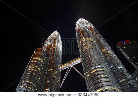Kuala Lumpur, Malaysia, 08.14.2019: Stunningly Colorful Petronas Twin Towers With Double Decker Skyb