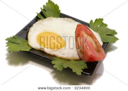 ไข่ดาวกับมะกอกบนจาน