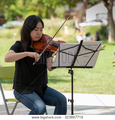 Davis, California, Usa. 9 June 2018. Candid Shot Of Female Violin Student Playing At The Davis Farme