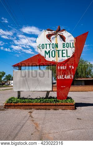 Canute, Oklaholma - May 6, 2021: Close Up View Of The Famous Cotton Boll Motel Neon Sign, Now Abando