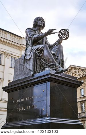 Warsaw, Poland, Nov 15, 2018: Nicolaus Copernicus Monument In Front Of Staszic Palace, Seat Of The P