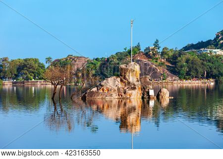 Shiva Temple On Nakki Lake In Mount Abu. Mount Abu Is A Hill Station In Rajasthan State, India.