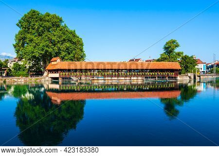 Muhlenschleuse Untere Schleuse Mill Lock And Pedestrian Bridge Through Aare River In Thun City In Sw