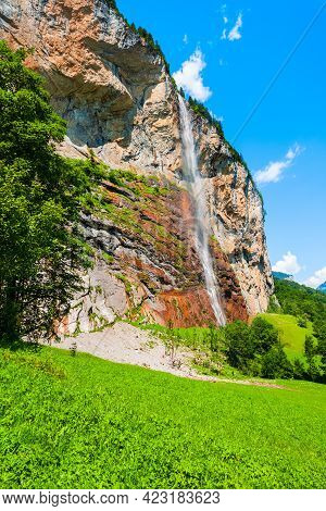 Staubbachfall Wasserfall Waterfall In Lauterbrunnen Valley In The Interlaken District In The Bern Ca