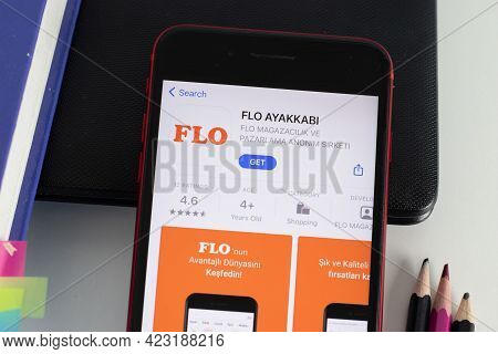 New York, Usa - 1 June 2021: Flo Ayakkabi Mobile App Logo On Phone Screen, Close-up Icon, Illustrati