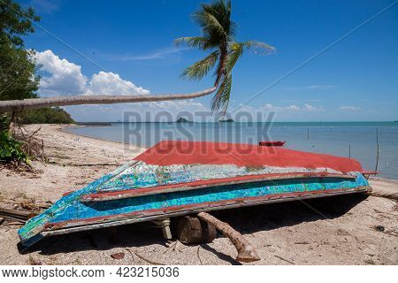 Carbet Beach In Martinique . Fishermen Boat Under Coconut Palm .