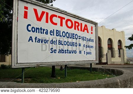 Havana, Cuba - November 19, 2005: A Political Poster In The Vedado District Of Havana Marking The Va