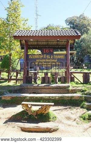 Real Time Temperature Board Of Doi Inthanon National Park. (date Of Shot:16-12-2020) (translation:na