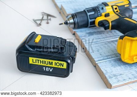 Close Up 18 Volt Recharge Li-ion Battery For Electric Cordless Tool, Saw, Rotary Hammer, Drill, Jigs