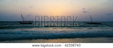 Wschód słońca nad Zanzibar
