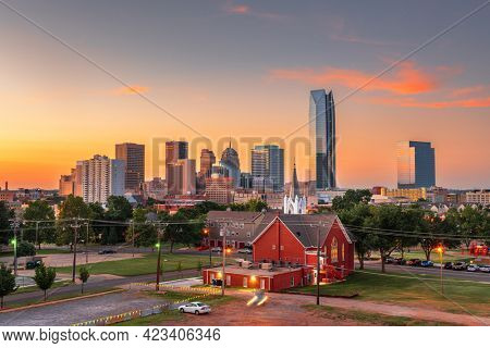 Oklahoma City, Oklahoma, USA downtown skyline at twilight.