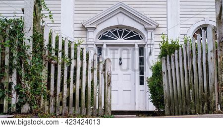 New Orleans, La - September 23: Worn Front Gate Of Old Abandoned White Mansion In Uptown Neighborhoo